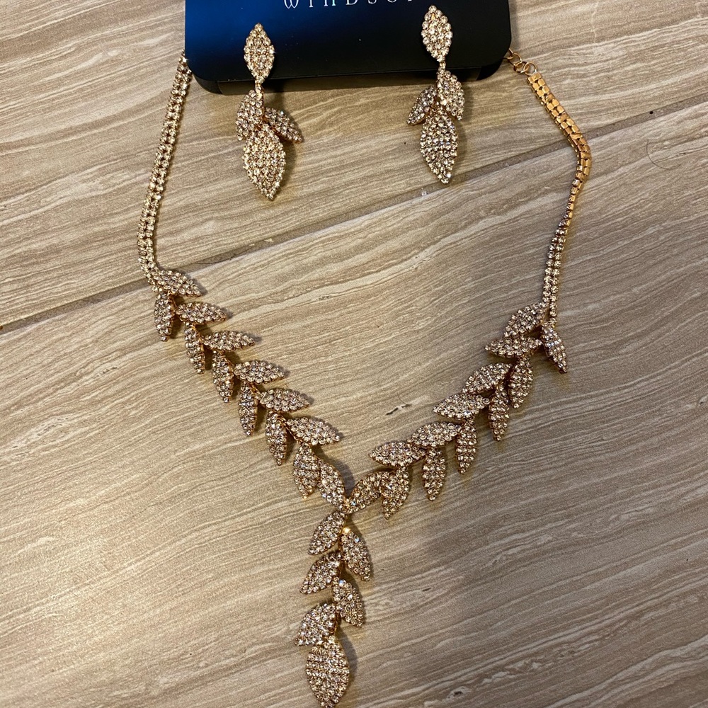 Windsor necklace and earrings set